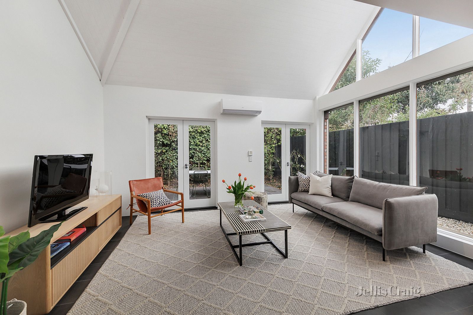 16 Lang Street, South Yarra VIC 3141, Image 2