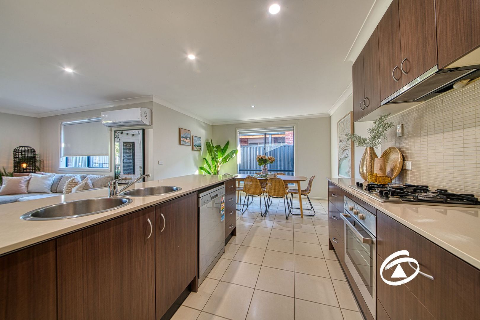 25 Tangelo Terrace, Pakenham VIC 3810, Image 2