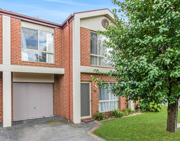 30/12 Grant Close, Berwick VIC 3806