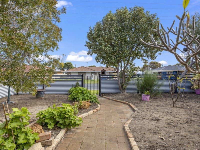 4 Caley Place, Two Rocks WA 6037, Image 2