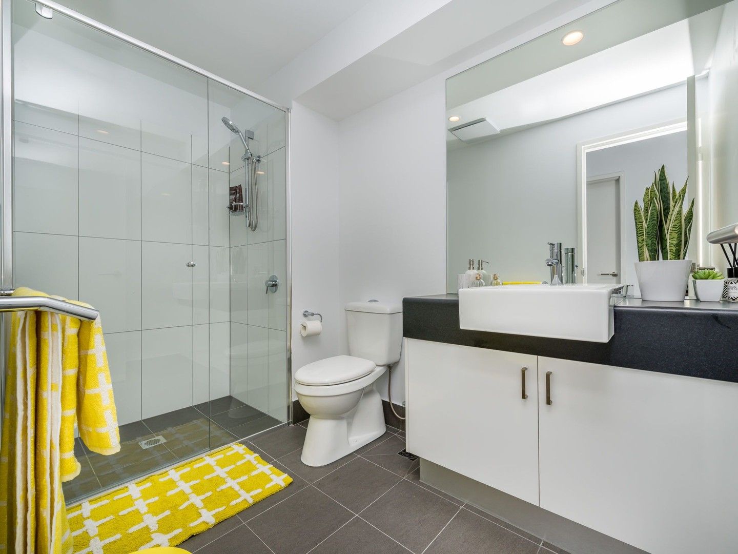 2 bedrooms Apartment / Unit / Flat in UNIT 209/50 PIMLICO CRESCENT WELLARD WA, 6170