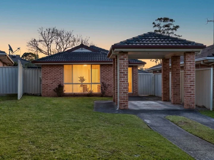 14 Melba Place, St Helens Park NSW 2560