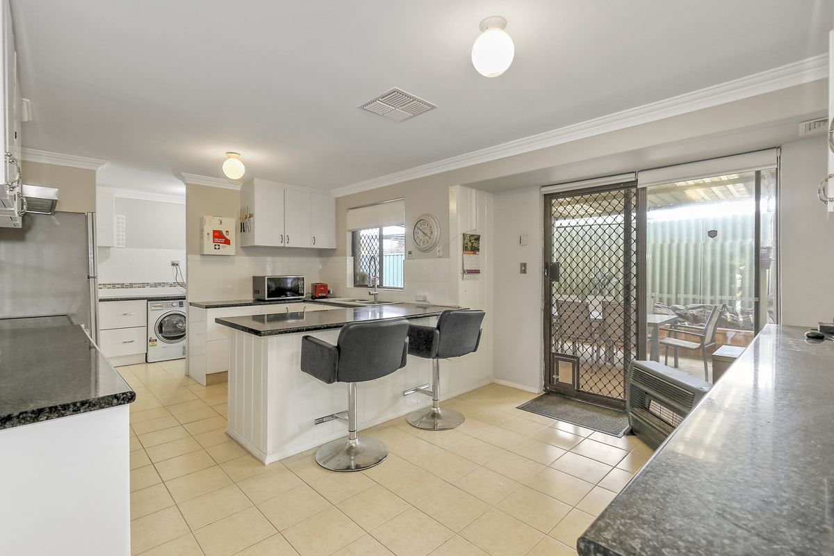 2 Jarrah Close, Camillo WA 6111, Image 0