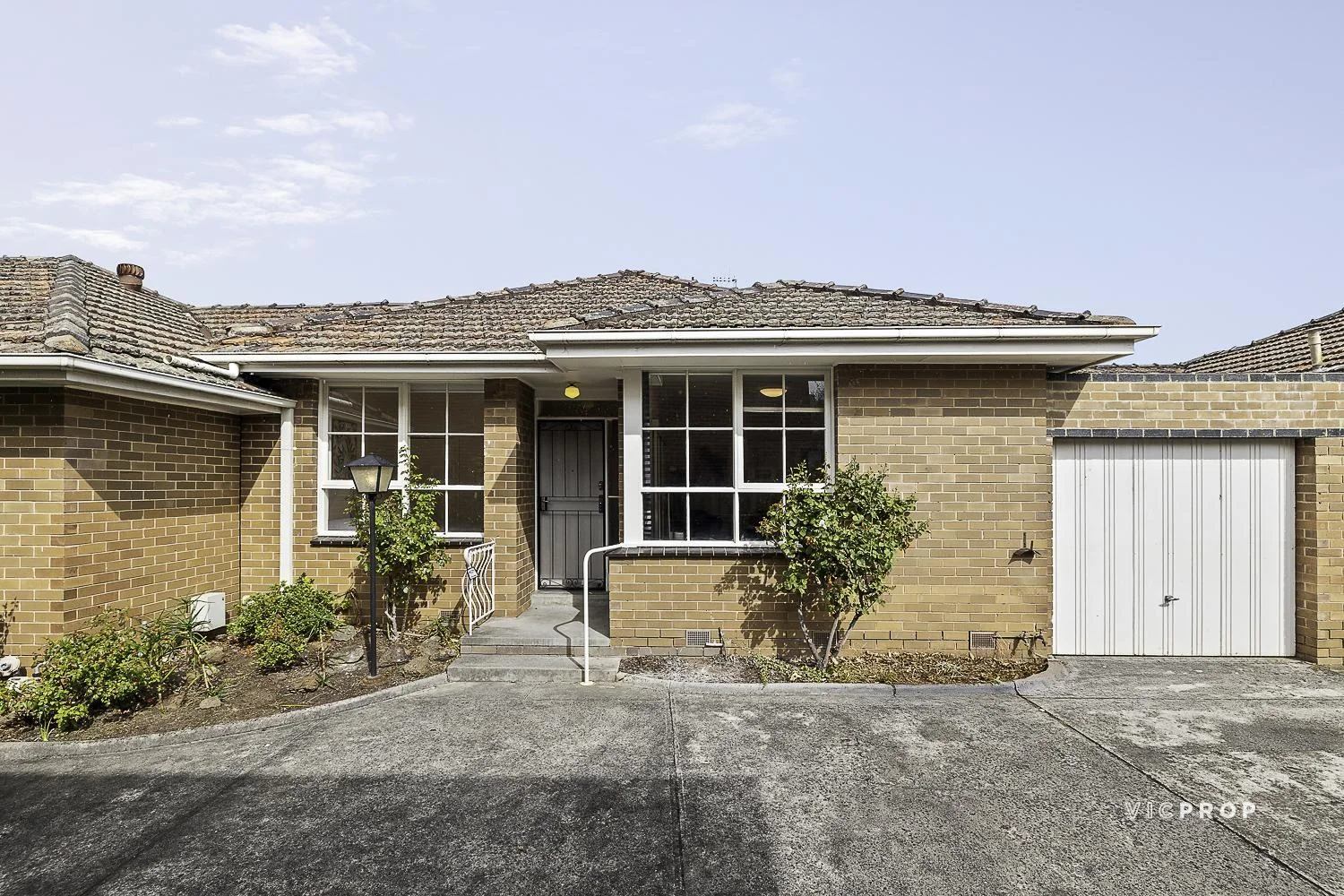 Primary image of 2/8 Athelstan Road, Camberwell VIC 3124