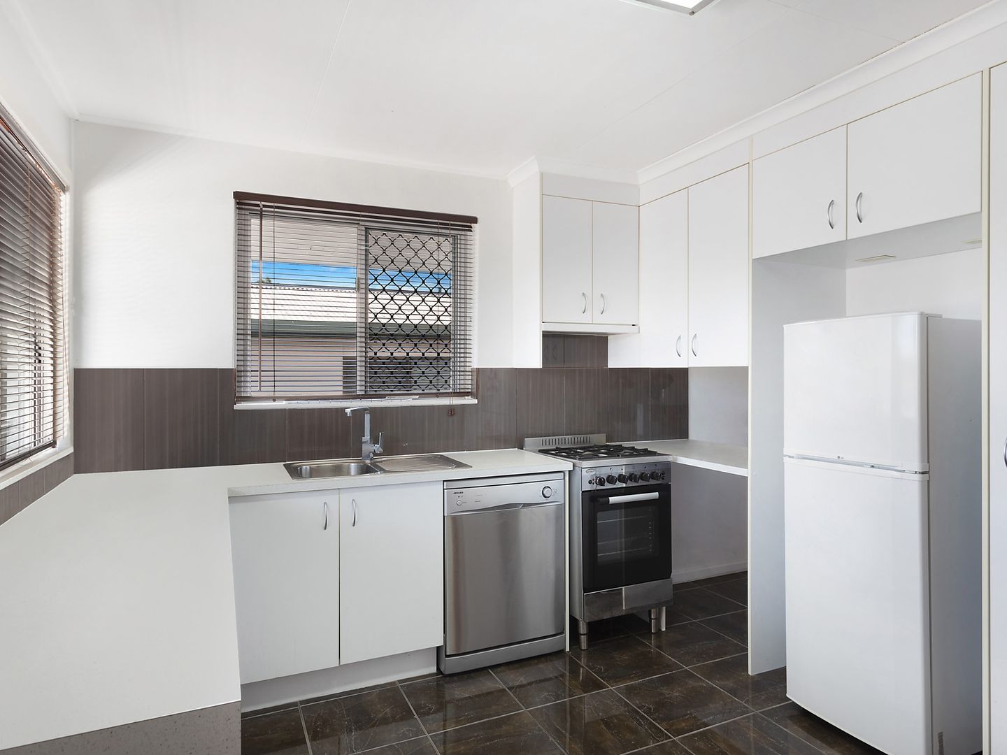 2/114 Archer Street, The Range QLD 4700, Image 2