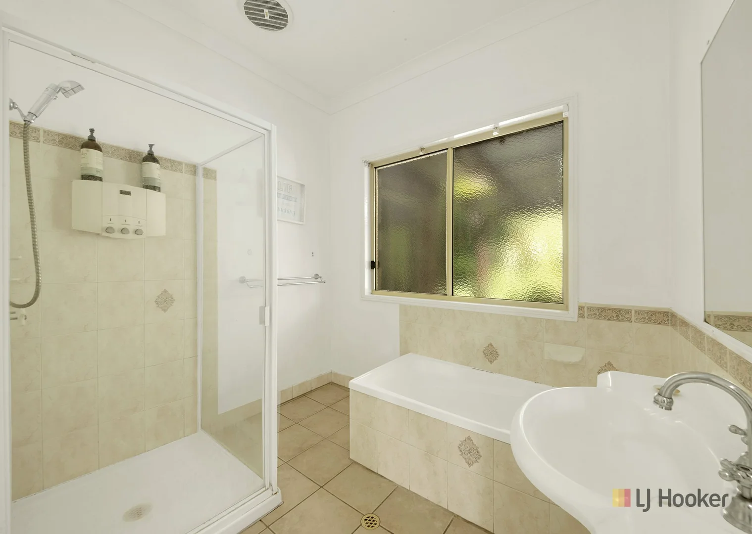 Additional image 14 of 18 Centenary Drive, Boyne Island QLD 4680