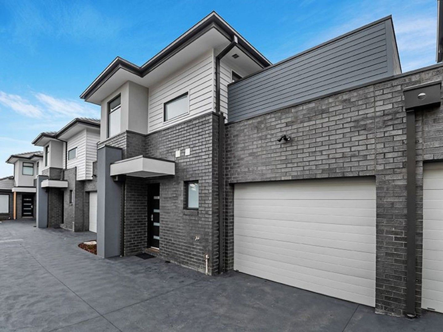 2 bedrooms Townhouse in 2/5 Harbury Street RESERVOIR VIC, 3073