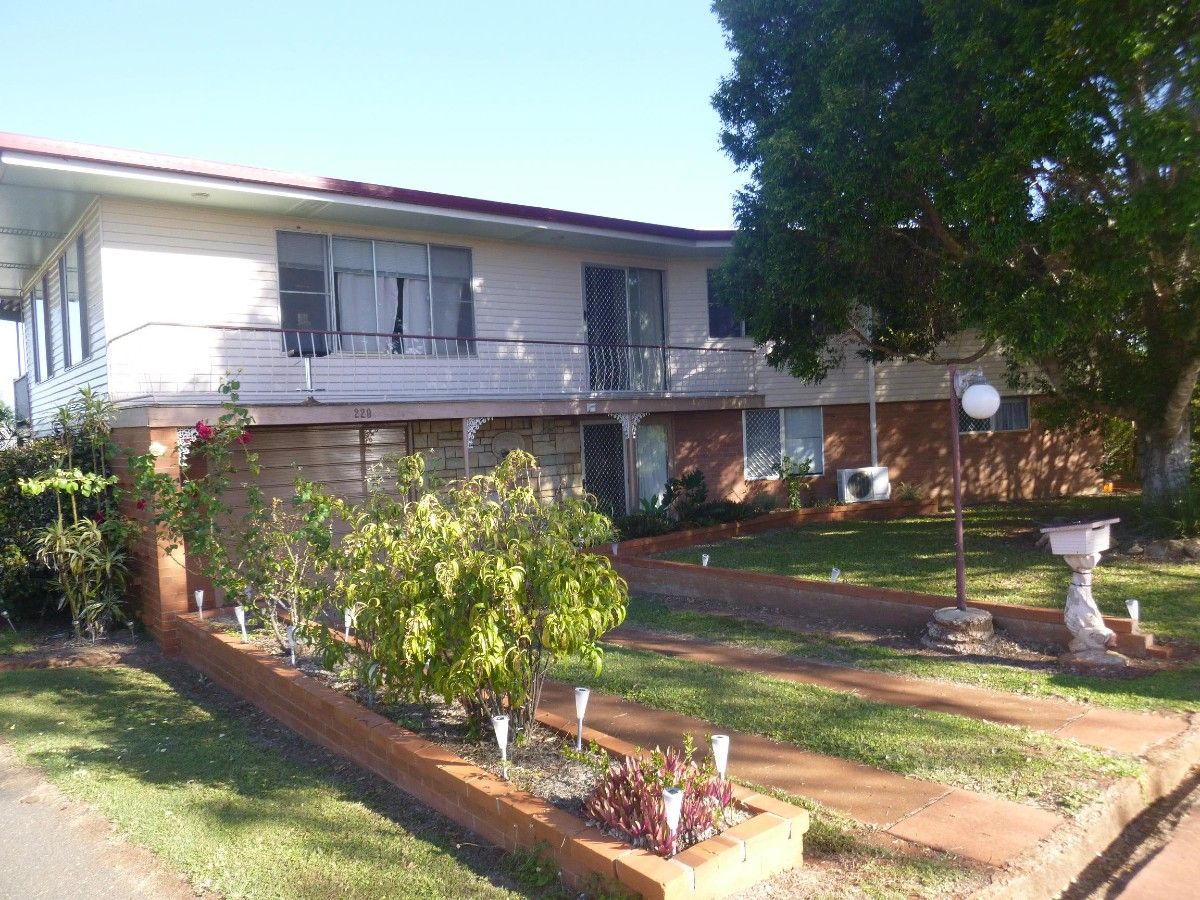 5 bedrooms House in 220 Churchill St CHILDERS QLD, 4660