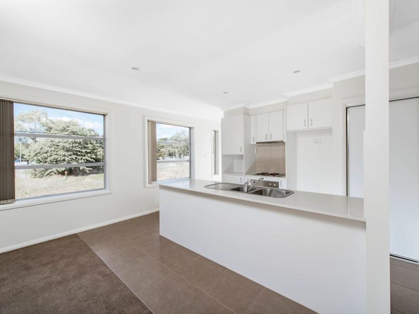 7/24 De Burgh Street, Lyneham ACT 2602, Image 2