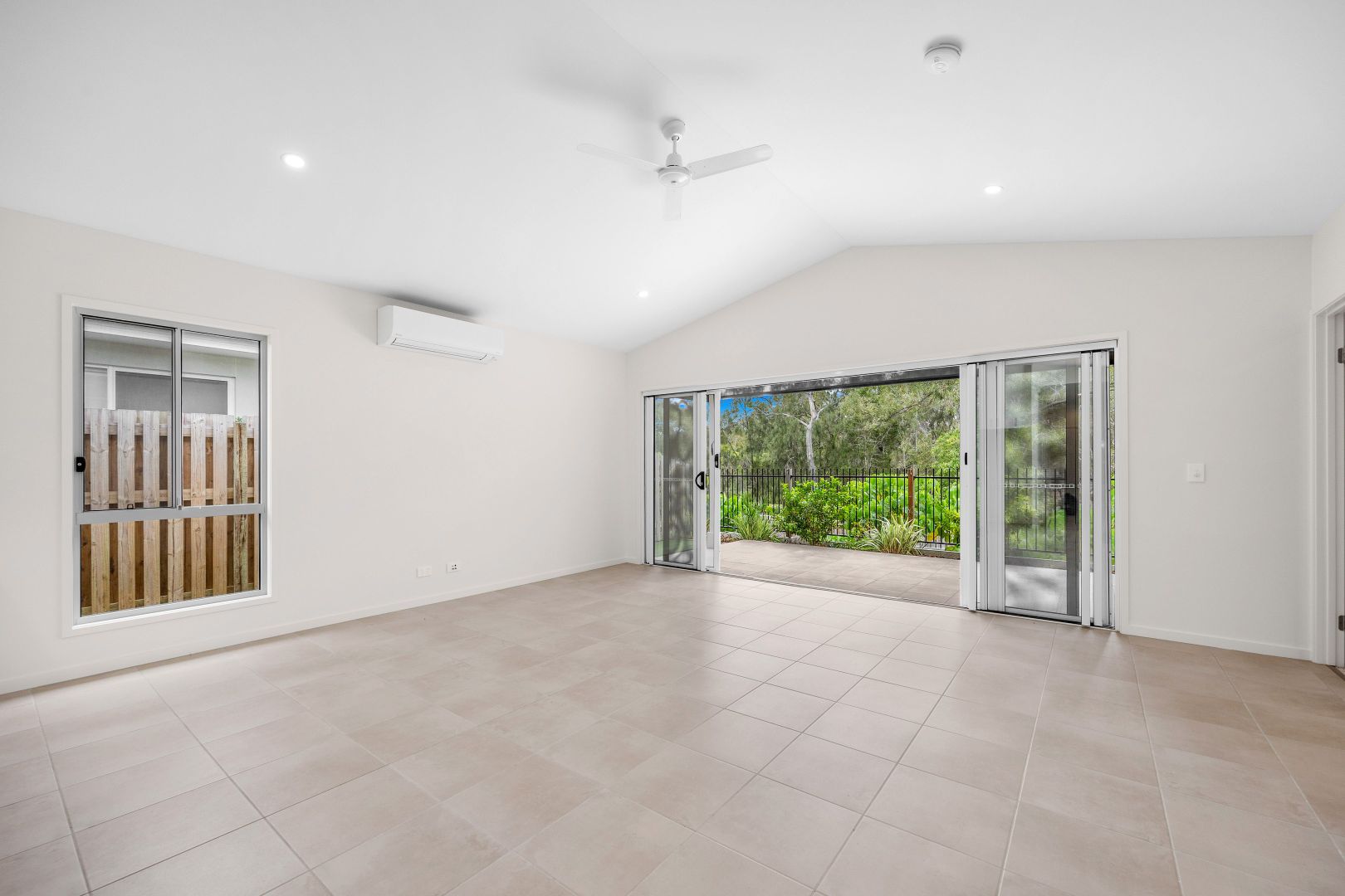 89/2-20 Island View Drive, Urangan QLD 4655, Image 2