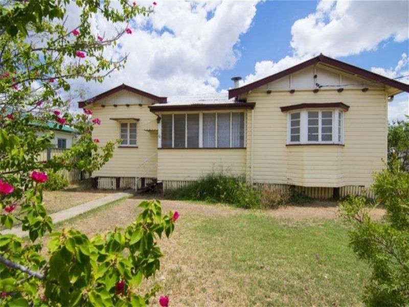 4 Knowles Street, Dalby QLD 4405, Image 0