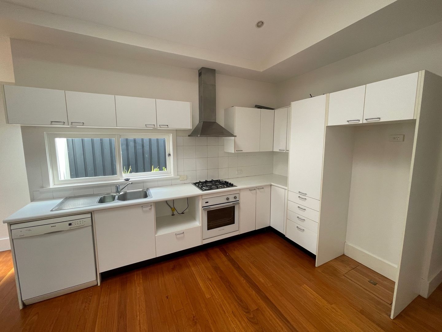 19 Ruthven Street, Bondi Junction NSW 2022 House For Rent 1,000