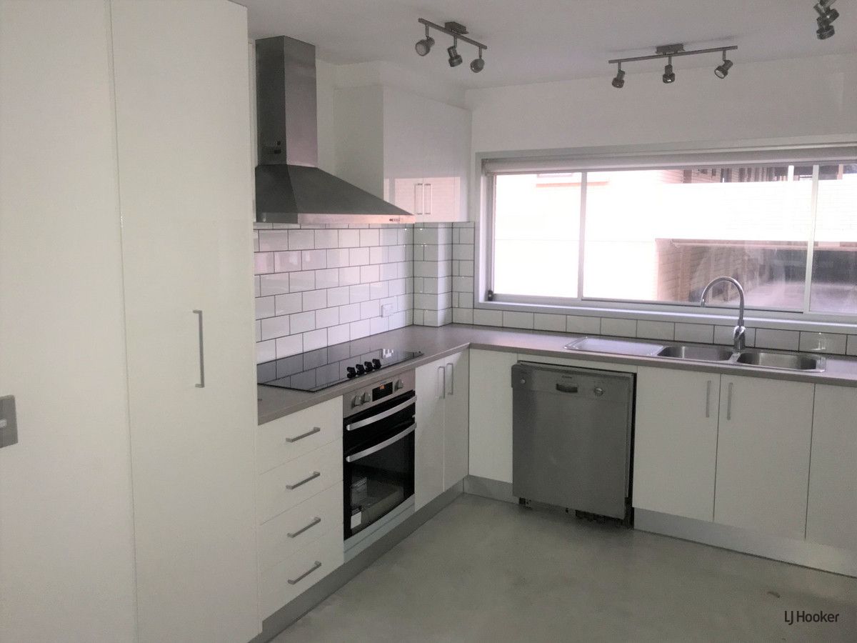 2 bedrooms Apartment / Unit / Flat in 1/7 Fourth Avenue PALM BEACH QLD, 4221
