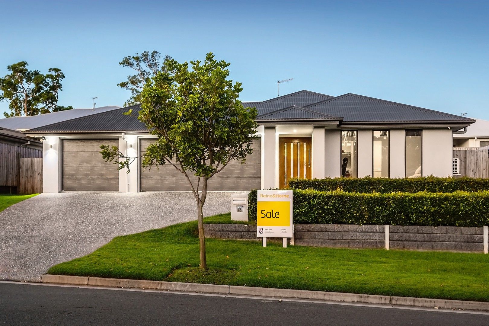 4 bedrooms House in 13 Harding Street PIMPAMA QLD, 4209