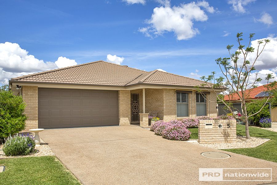 5 Gregory Close, Westdale NSW 2340