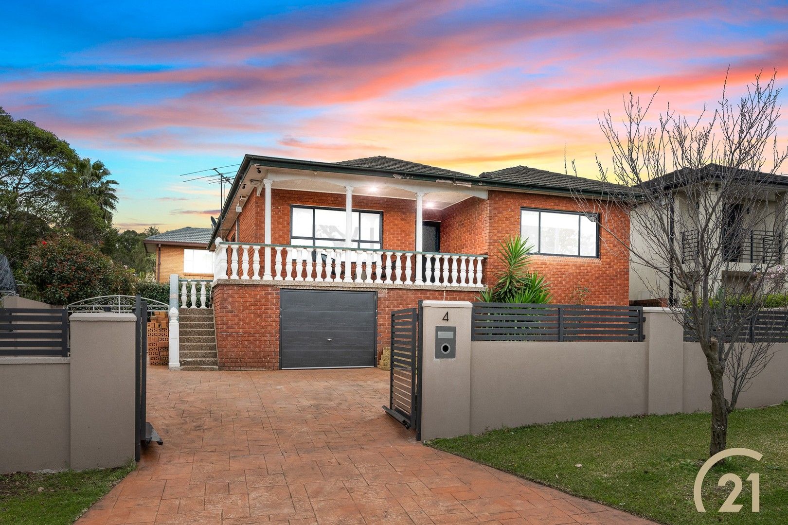 4 bedrooms House in 4 Reginald Place MERRYLANDS WEST NSW, 2160