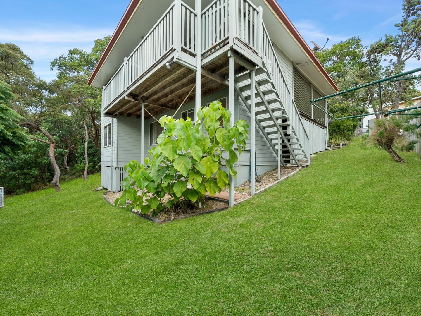 4 Grant Avenue, Point Lookout QLD 4183 Domain