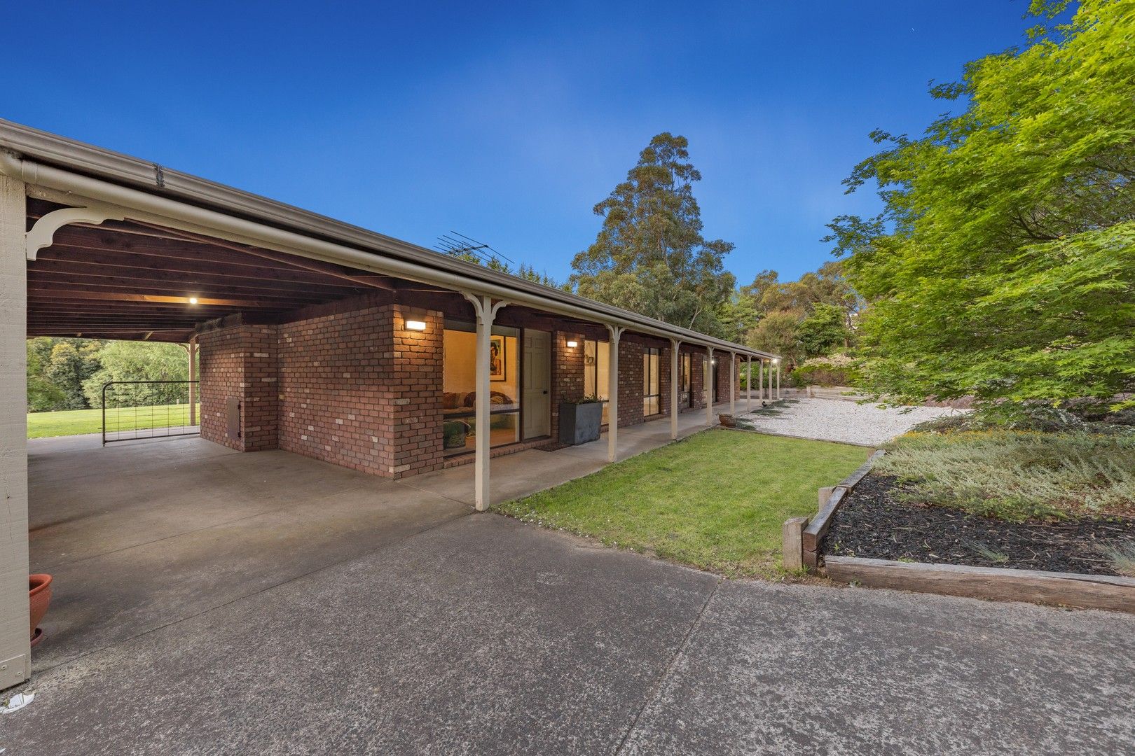 4 bedrooms House in 4 Bellbird Close PAKENHAM VIC, 3810