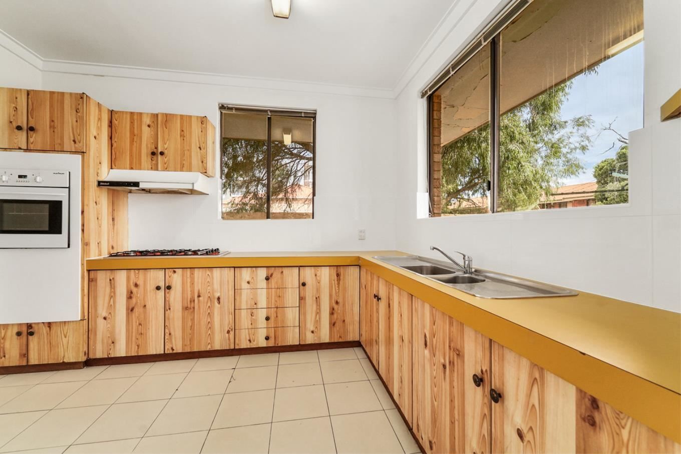 4 bedrooms Apartment / Unit / Flat in 2/279 West Coast Highway SCARBOROUGH WA, 6019