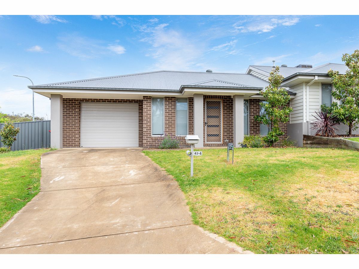 42 and 42a Strauss Street, Springdale Heights NSW 2641, Image 1