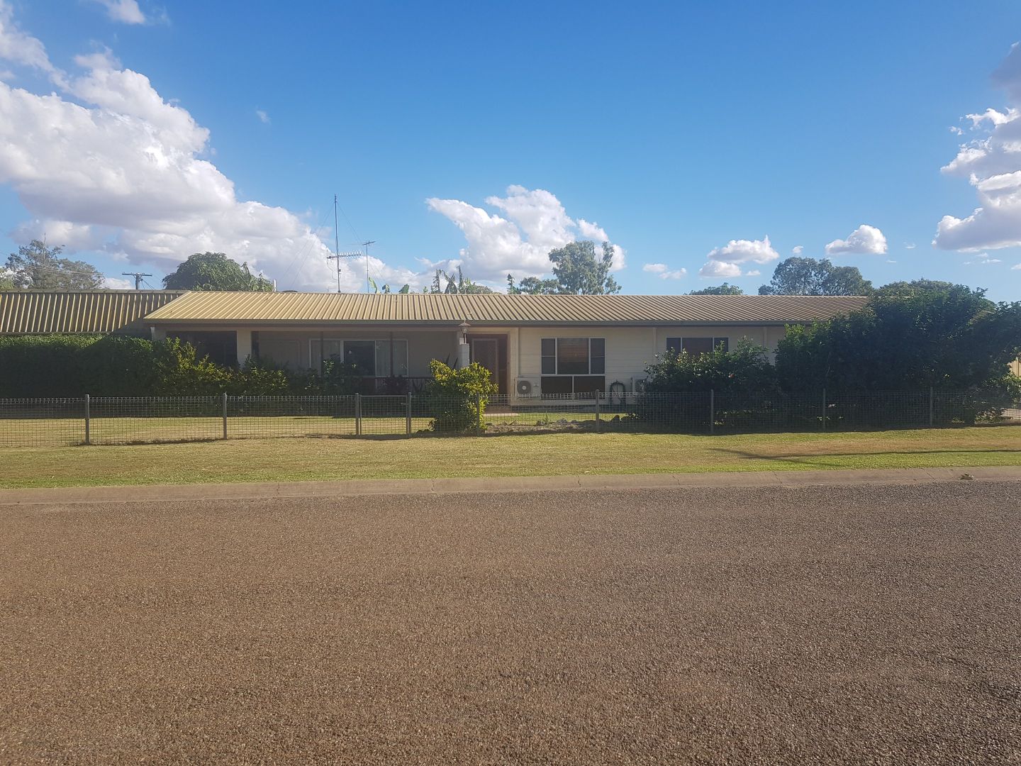 2 Hertzog St, Moura QLD 4718, Image 2