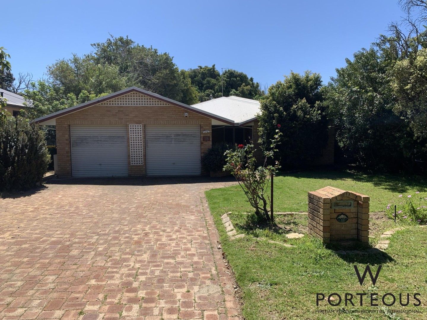 4 bedrooms House in 15 Minora Road DALKEITH WA, 6009