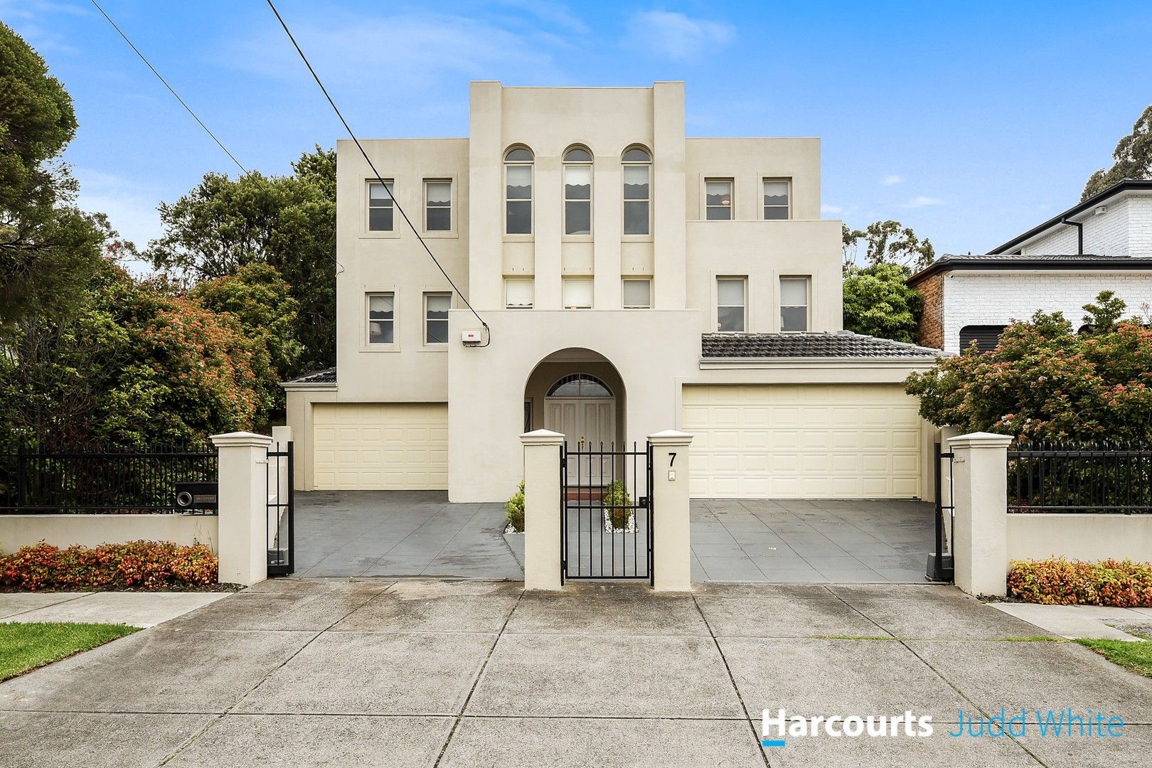 6 bedrooms House in 7 Buxton  Court WHEELERS HILL VIC, 3150