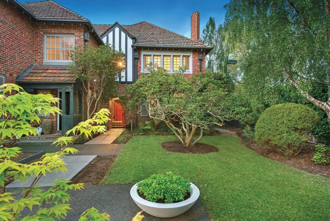 3 bedrooms Apartment / Unit / Flat in 1/5 Moorakyne Avenue MALVERN VIC, 3144