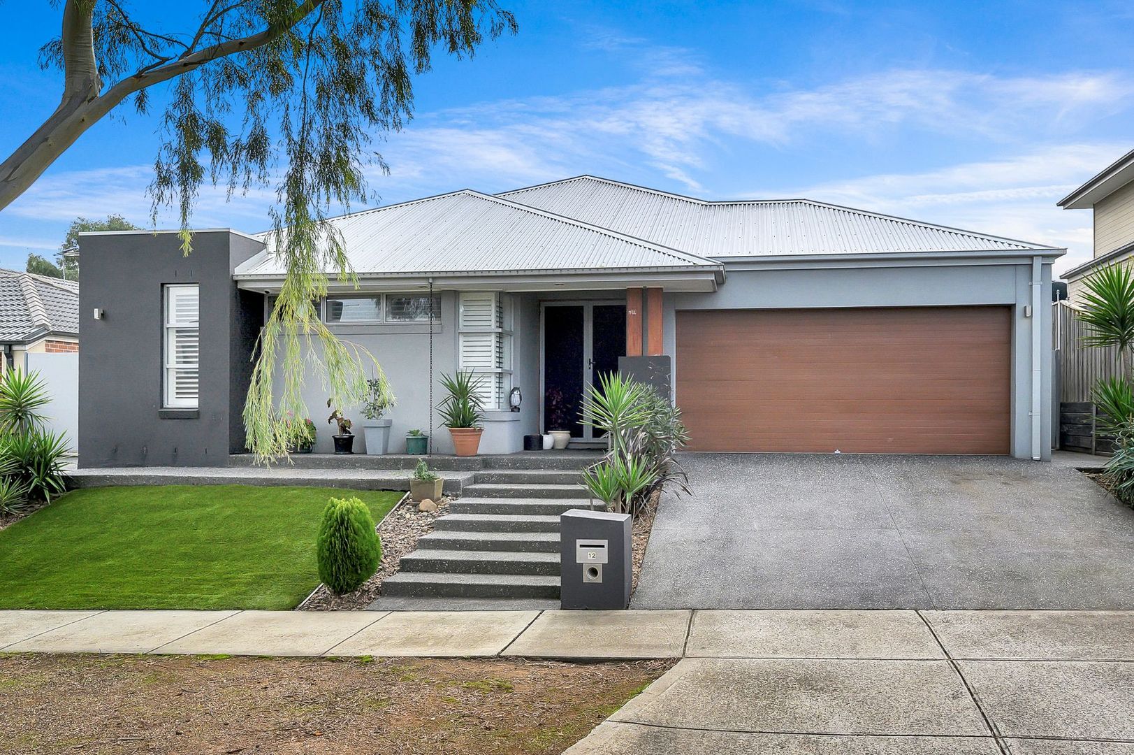 4 bedrooms House in 12 Knightsbridge Drive EPPING VIC, 3076