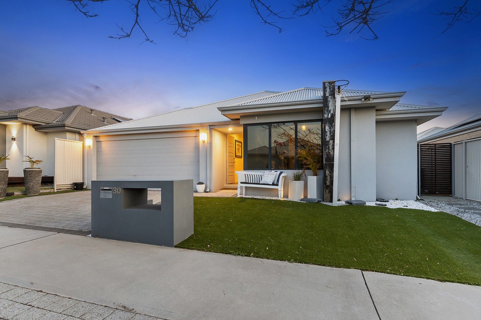 4 bedrooms House in 30 Grasswren Way ALKIMOS WA, 6038