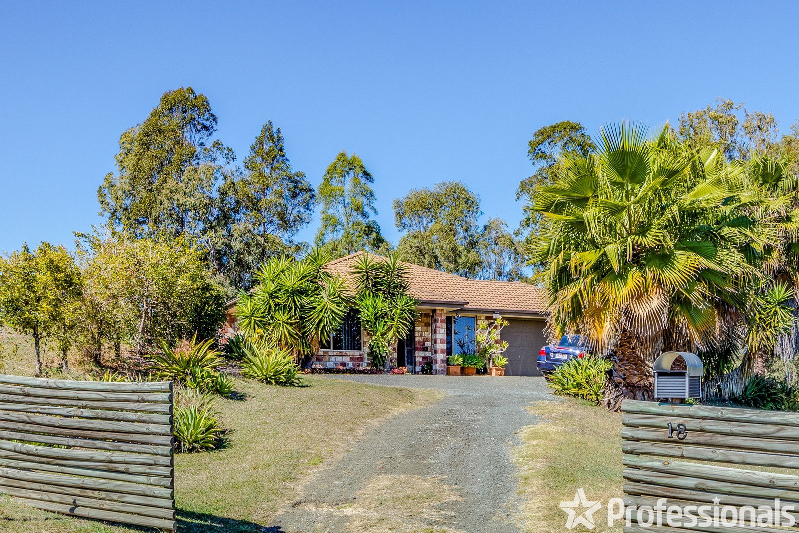 18 Corona Court, Gleneagle QLD 4285, Image 2