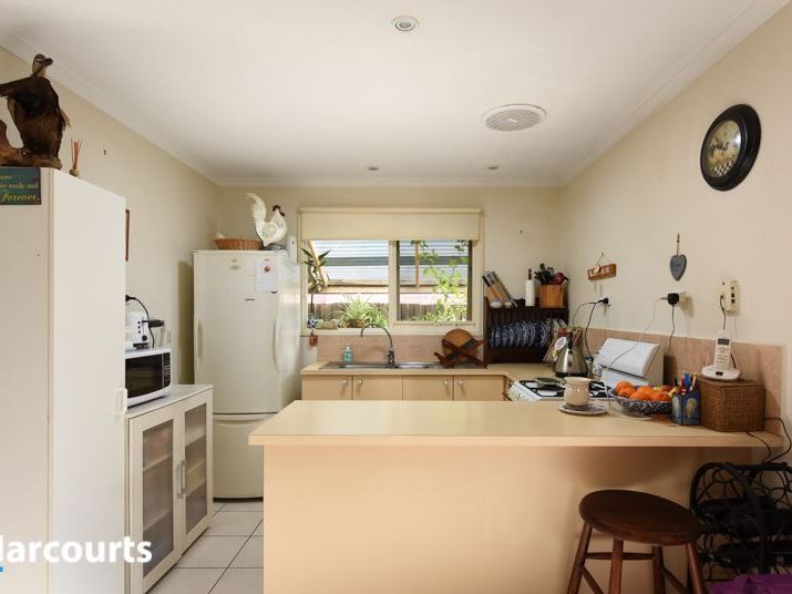 9 Honeyeater Place, Carrum Downs VIC 3201, Image 2
