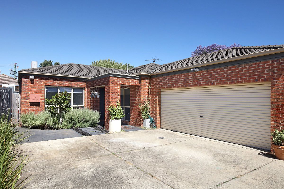 4 bedrooms Apartment / Unit / Flat in 2/120 Marlborough Street BENTLEIGH EAST VIC, 3165