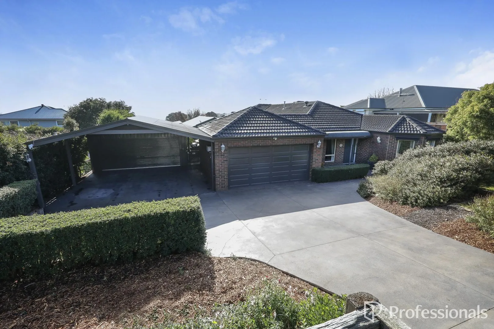 Immaculate Family Living with Exceptional Outdoor Entertaining & Stunning Mount Macedon Views, Gisborne