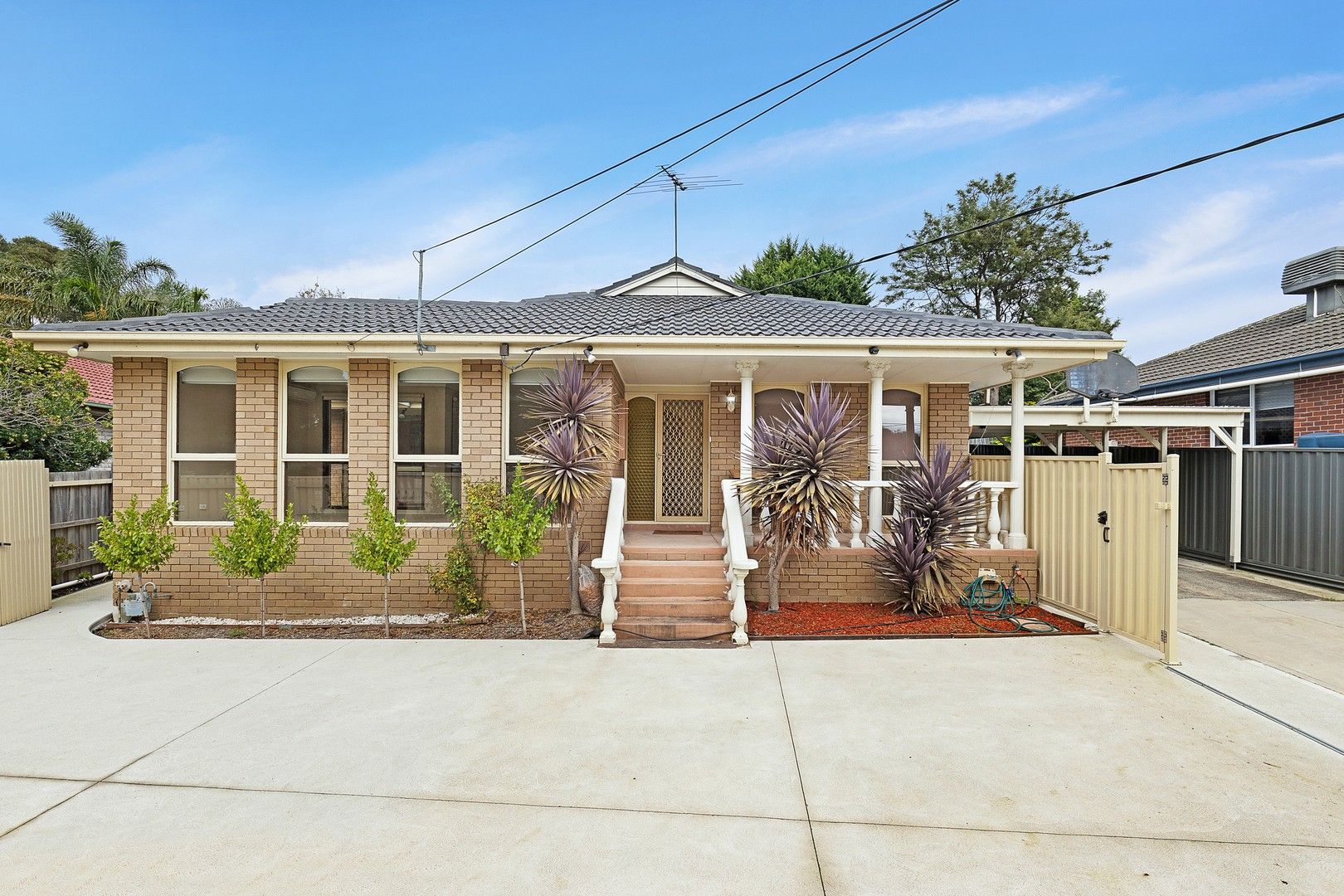 4 bedrooms House in 10 Namatjira Court MULGRAVE VIC, 3170