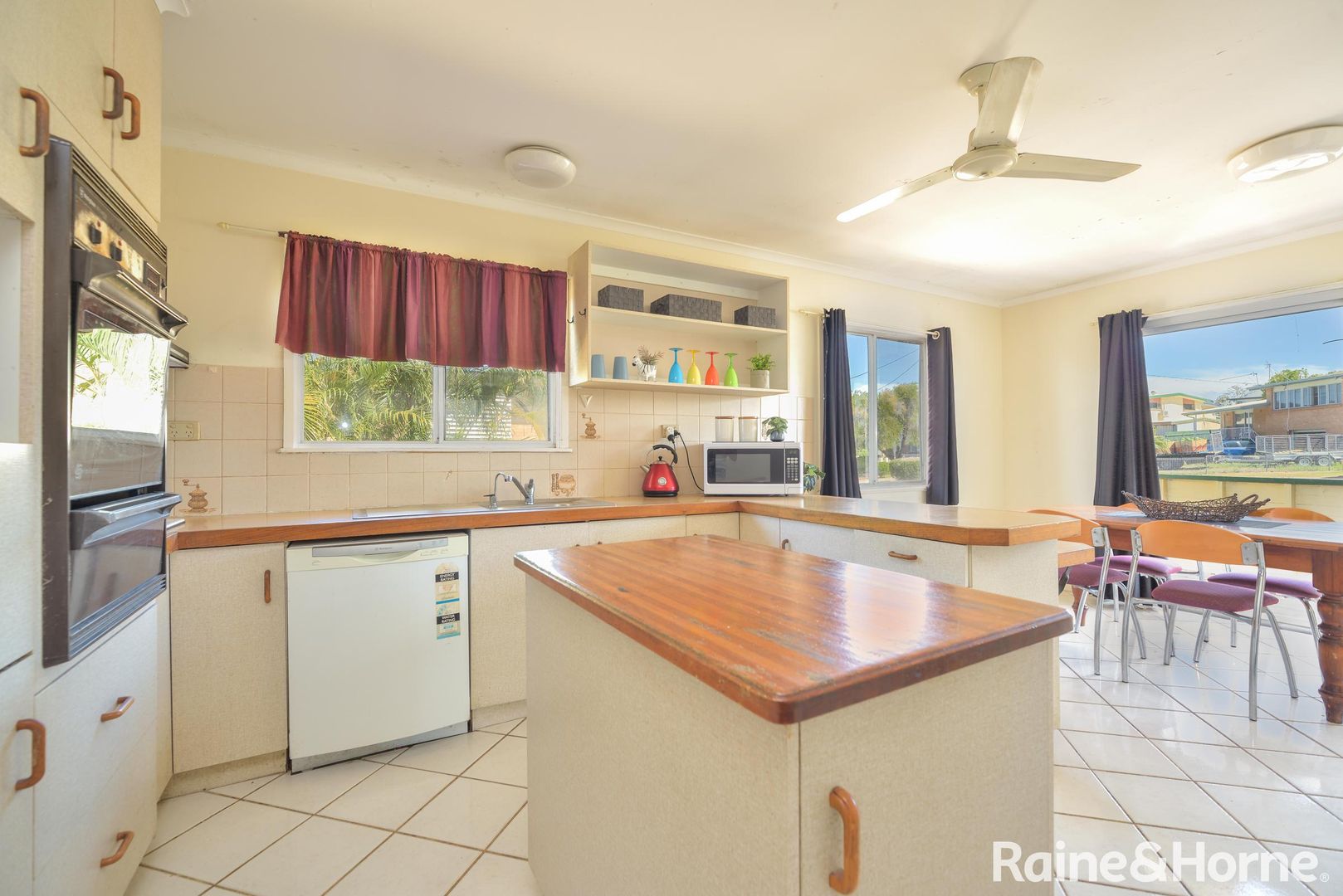 10 Hansen Crescent, Clinton QLD 4680, Image 2