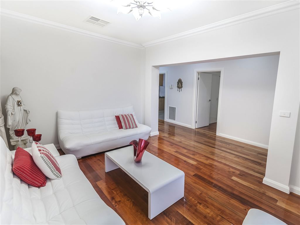 36 Broadway Street, Roxburgh Park VIC 3064, Image 2