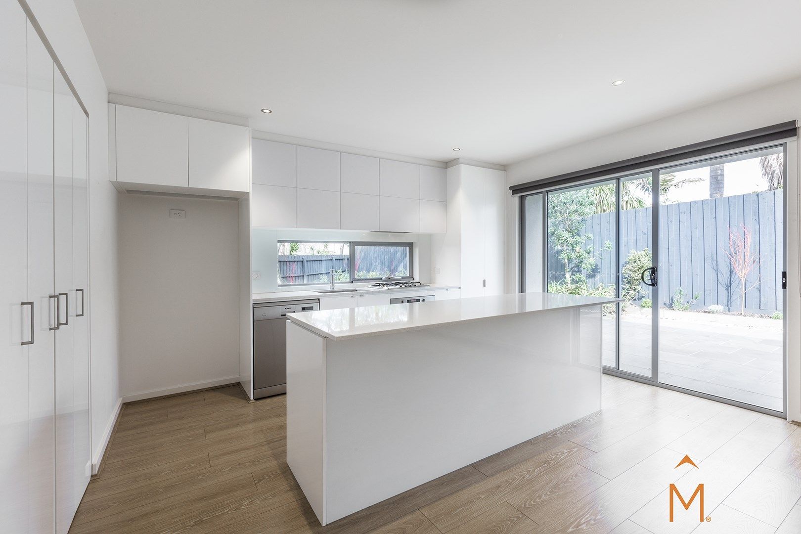 3 bedrooms Apartment / Unit / Flat in 9/10 Warrigal Road PARKDALE VIC, 3195