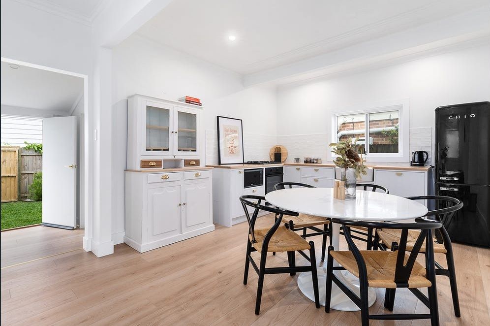 3 bedrooms House in 12 Lake Park Road NORTH NARRABEEN NSW, 2101