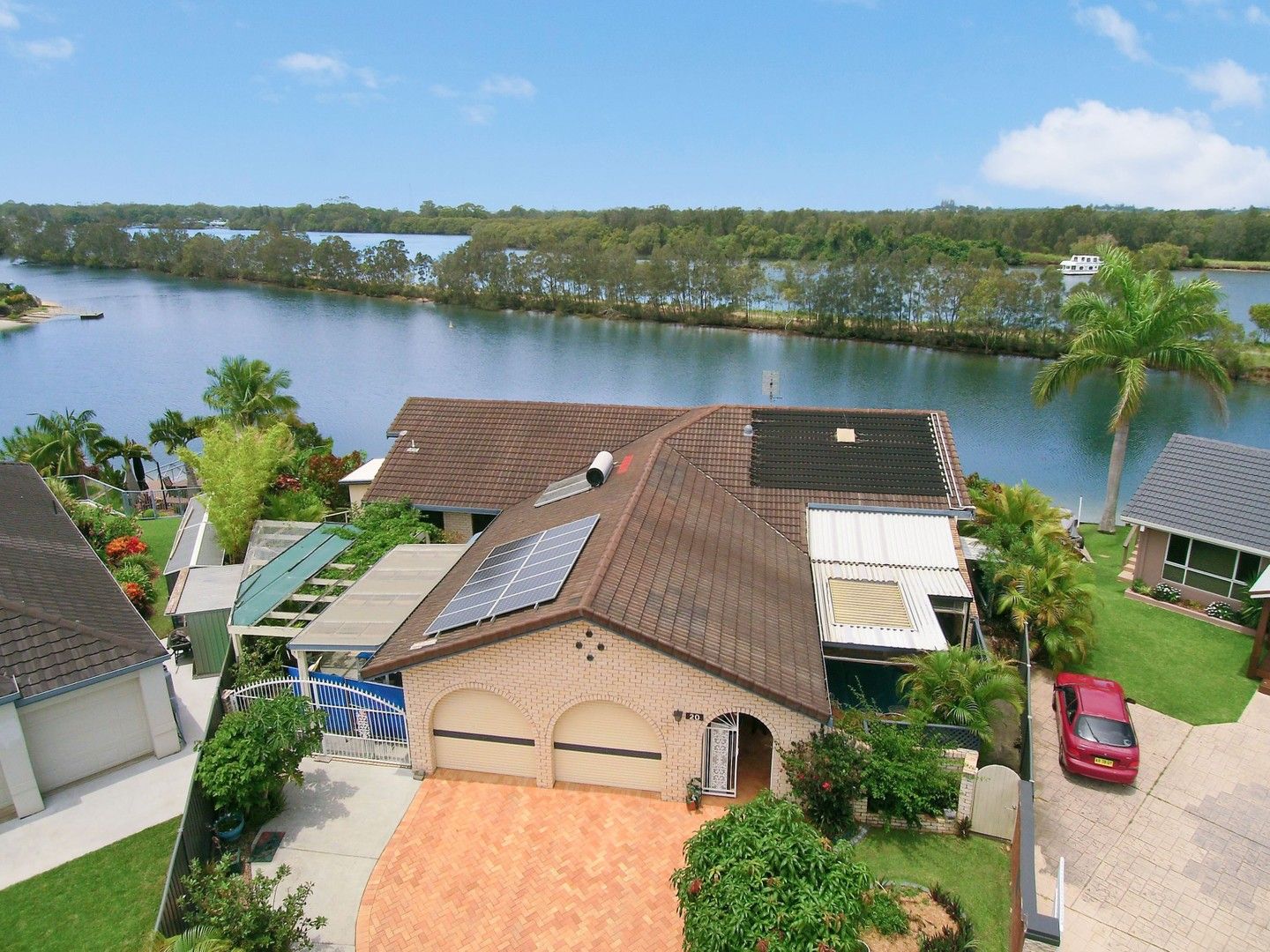 3 bedrooms House in 20 Commodore Court BANORA POINT NSW, 2486