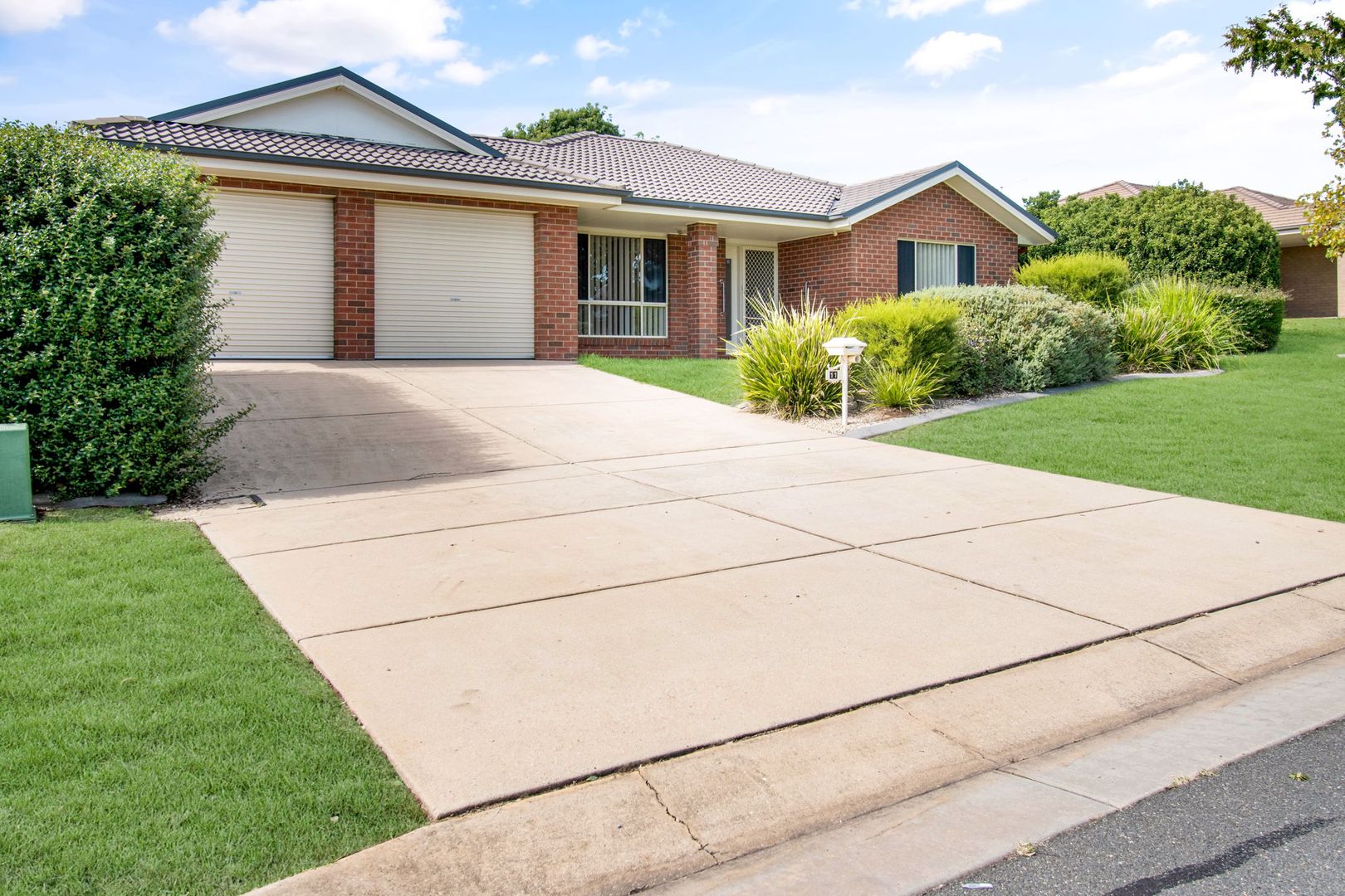 11 Melaleuca Drive, Forest Hill NSW 2651, Image 1