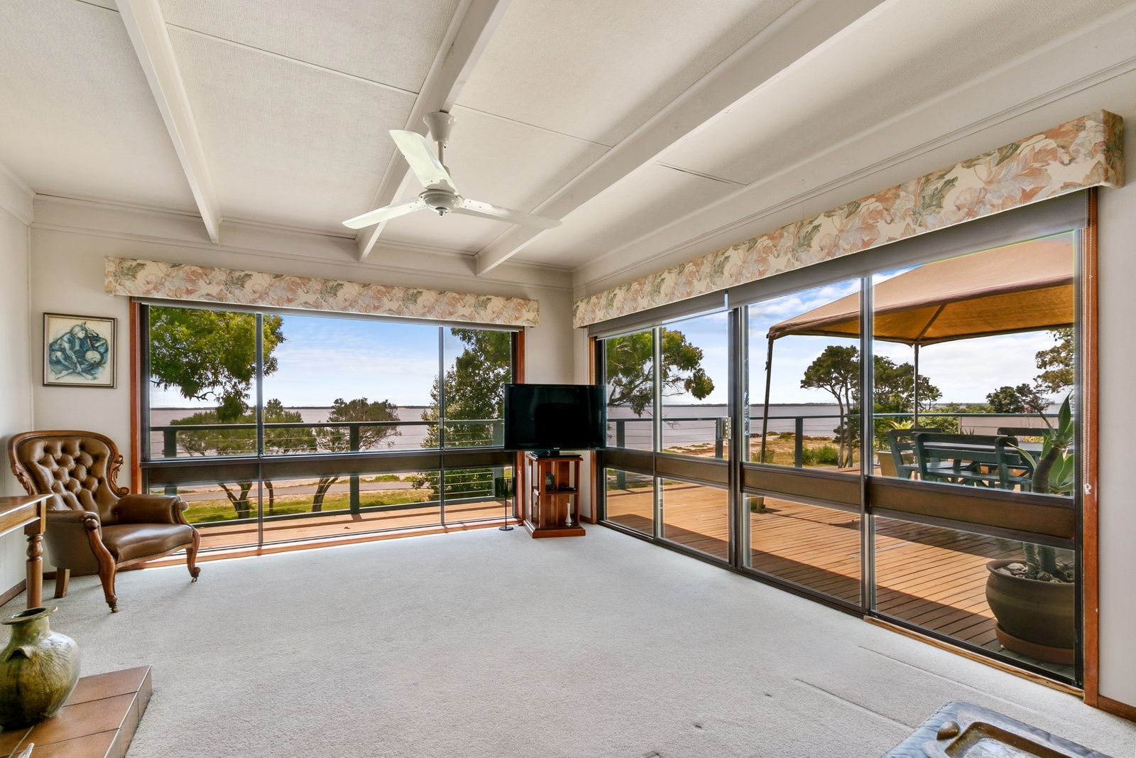 1 Lake Street, Loch Sport VIC 3851, Image 2