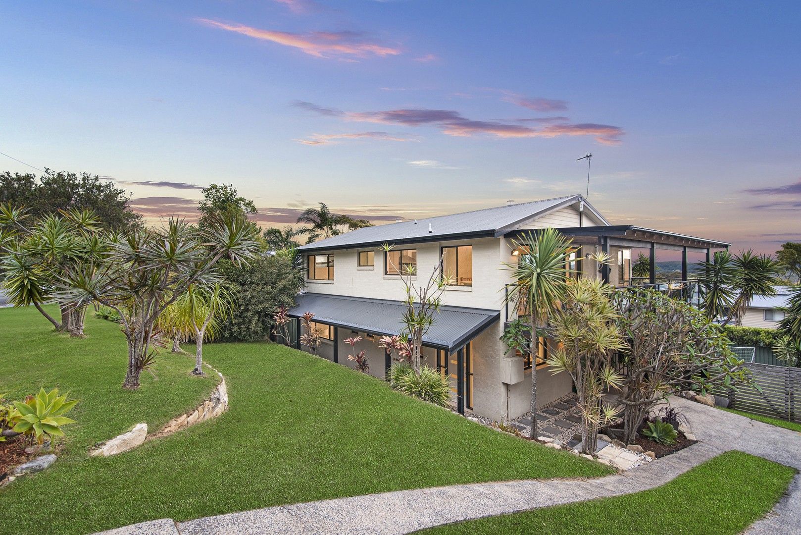 4 bedrooms House in 19 Rickard Street BATEAU BAY NSW, 2261