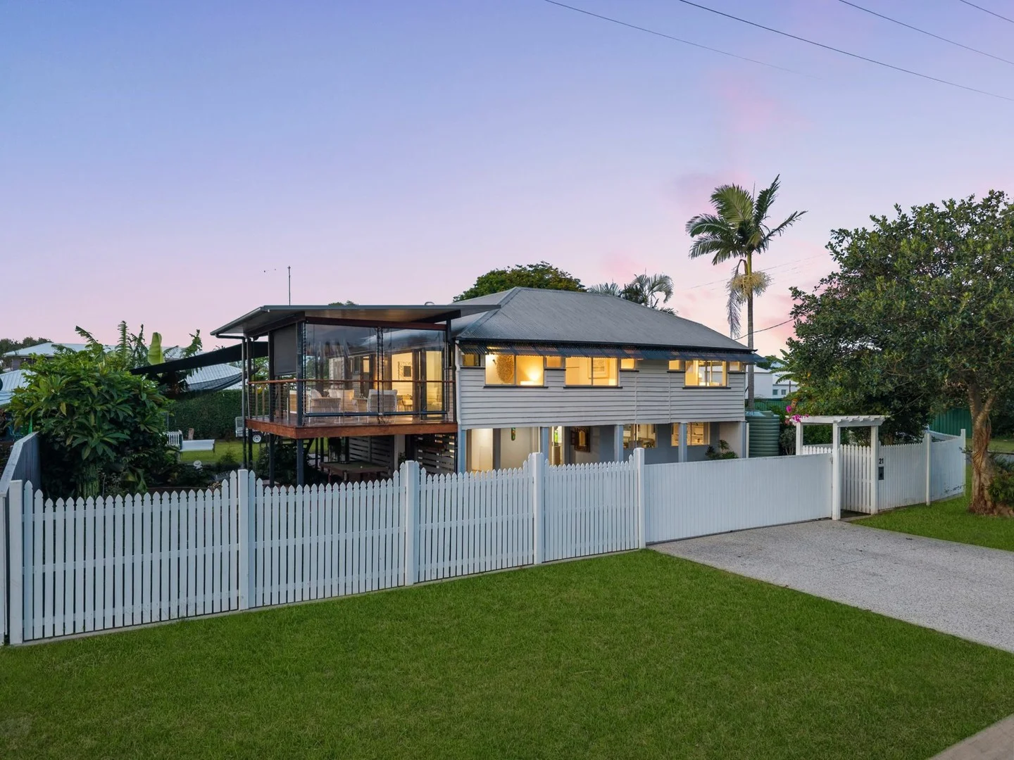 21 Bay Street, Redland Bay QLD 4165