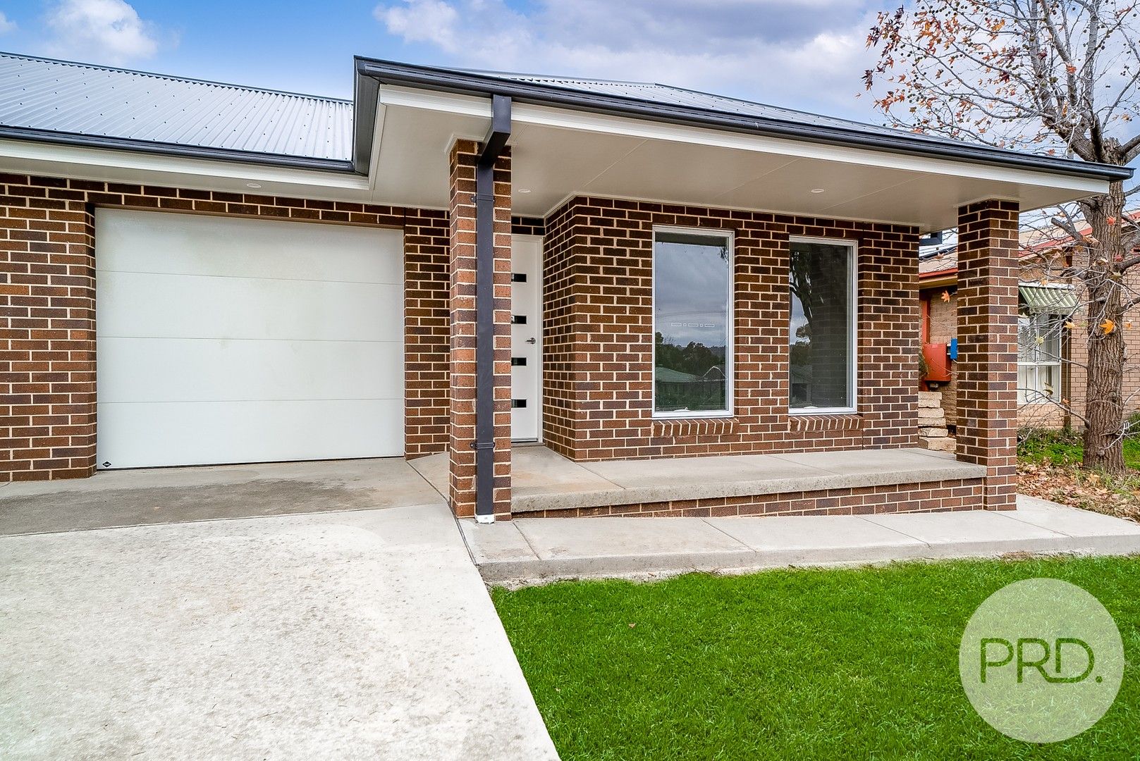 3 bedrooms Villa in 2/277 Bourke Street TOLLAND NSW, 2650