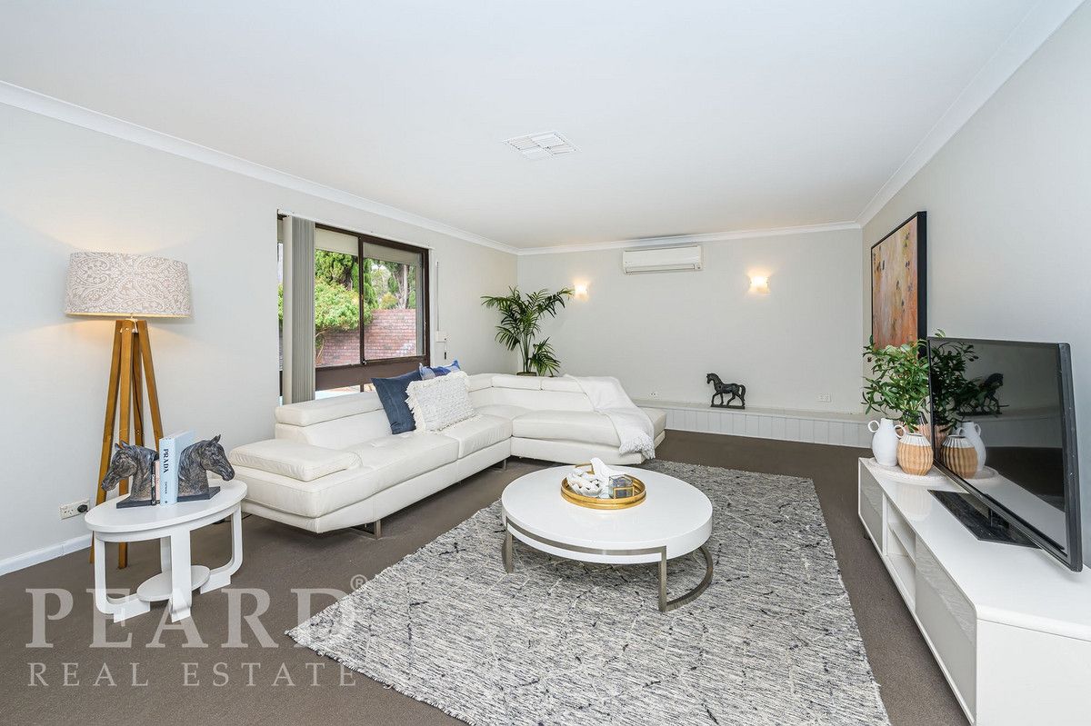4 bedrooms House in 24 Kilcairn Place GREENWOOD WA, 6024
