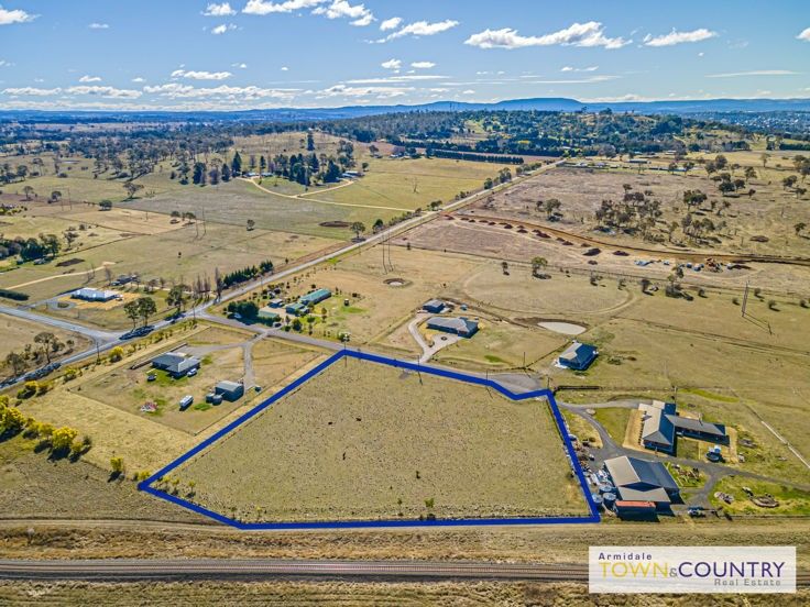 4 Yellowtail Court, Armidale NSW 2350, Image 0