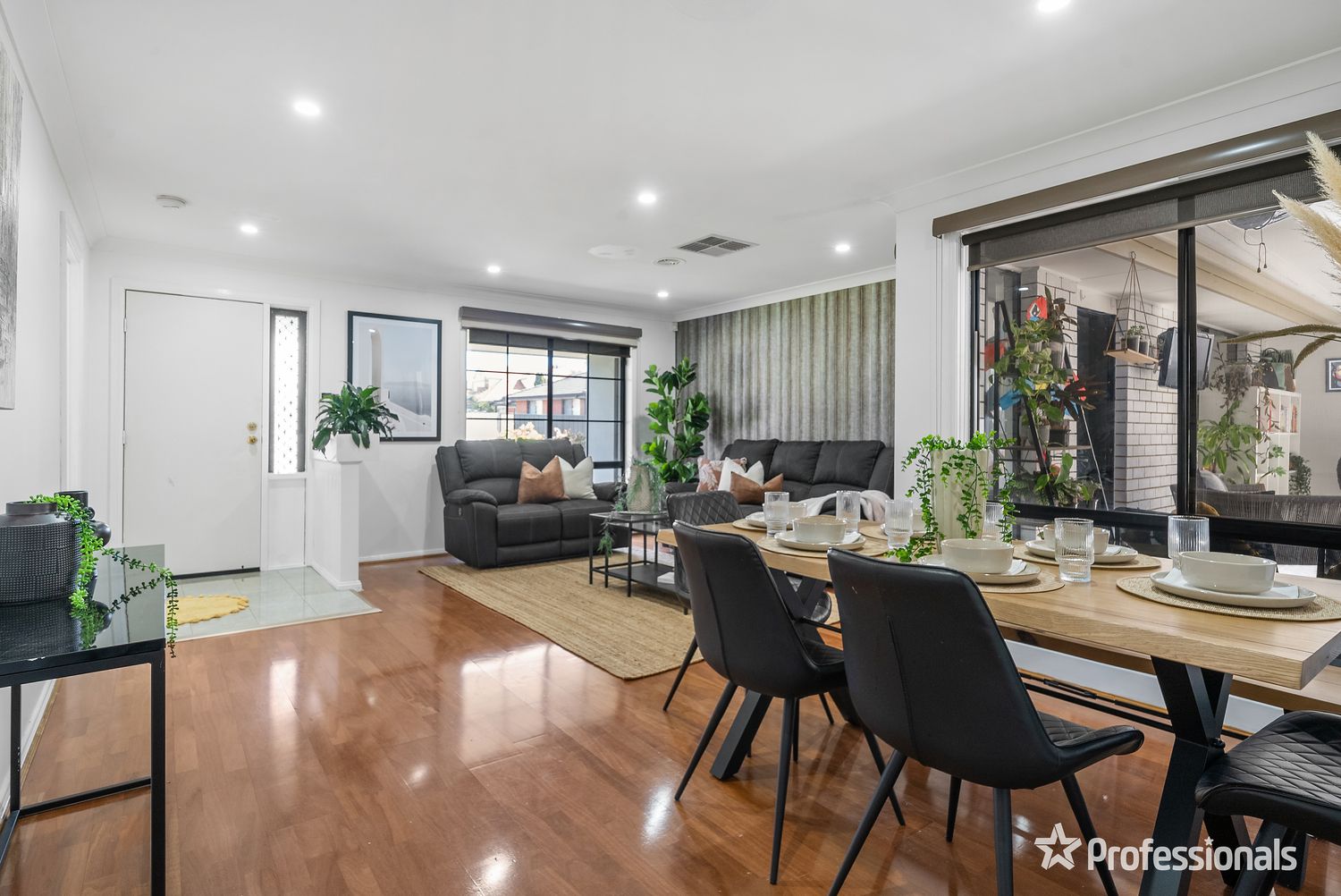 14 Mercer Court Delahey VIC 3037 Domain