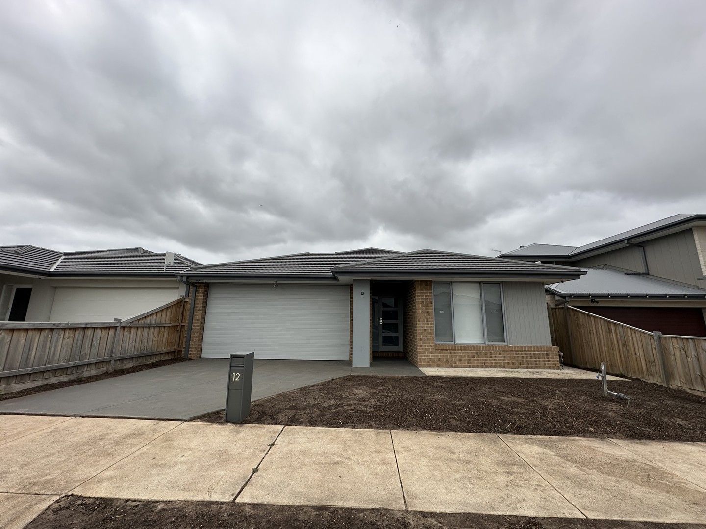 3 bedrooms House in 12 Milsom Avenue FRASER RISE VIC, 3336
