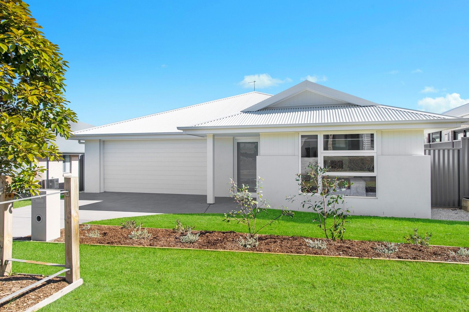 4 bedrooms House in 6 Anegada Road LAKE CATHIE NSW, 2445